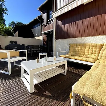 Belle Maison Au Milieu Des Pins *